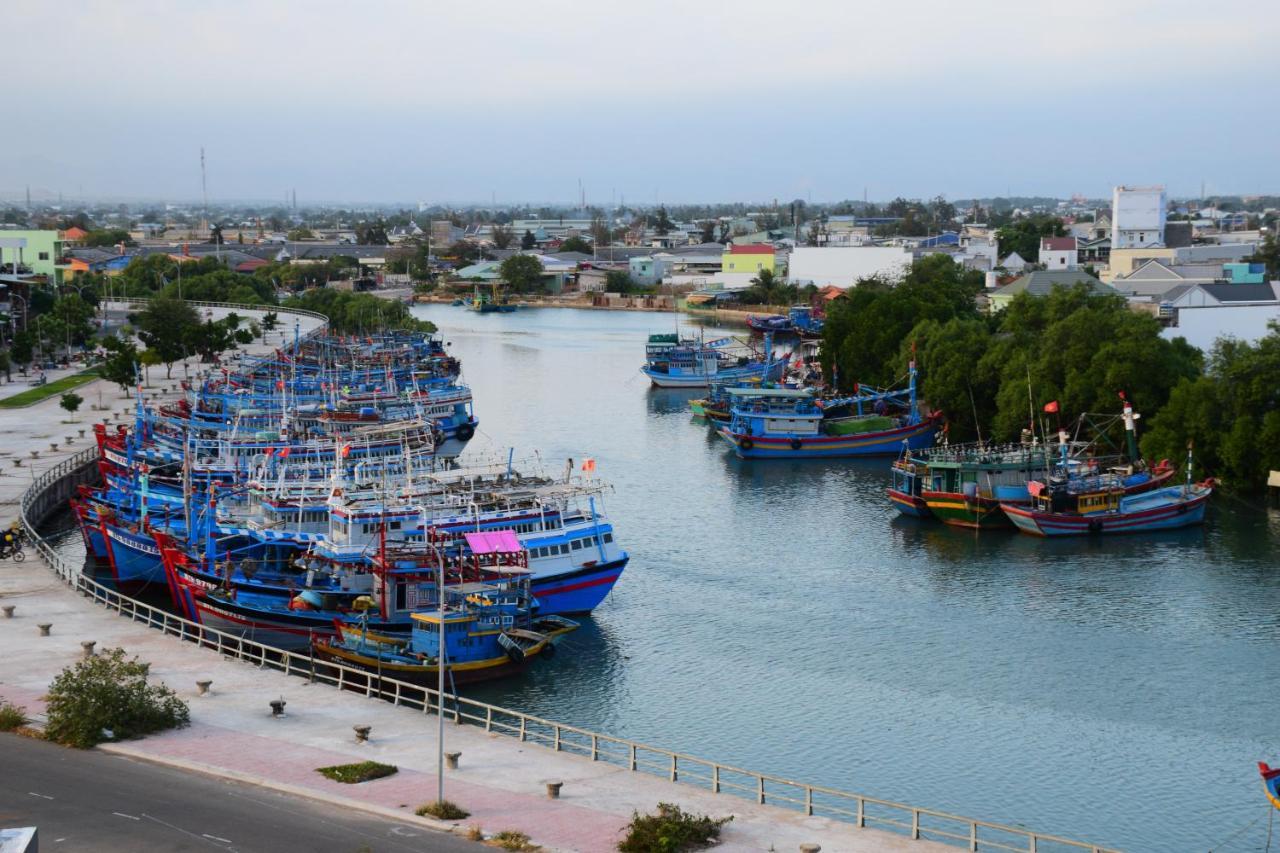 Отель Nha Nghi Hung Hoa Фантхьет Экстерьер фото