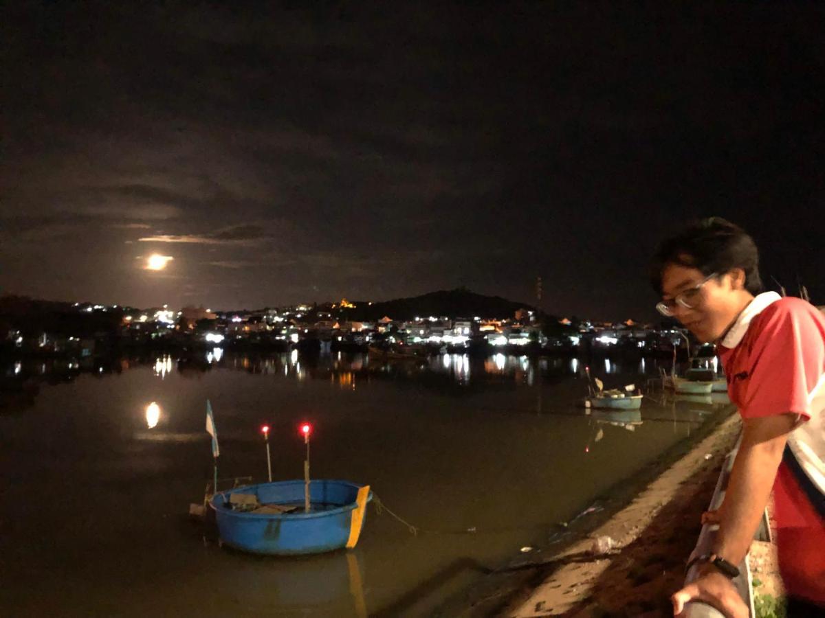 Отель Nha Nghi Hung Hoa Фантхьет Экстерьер фото
